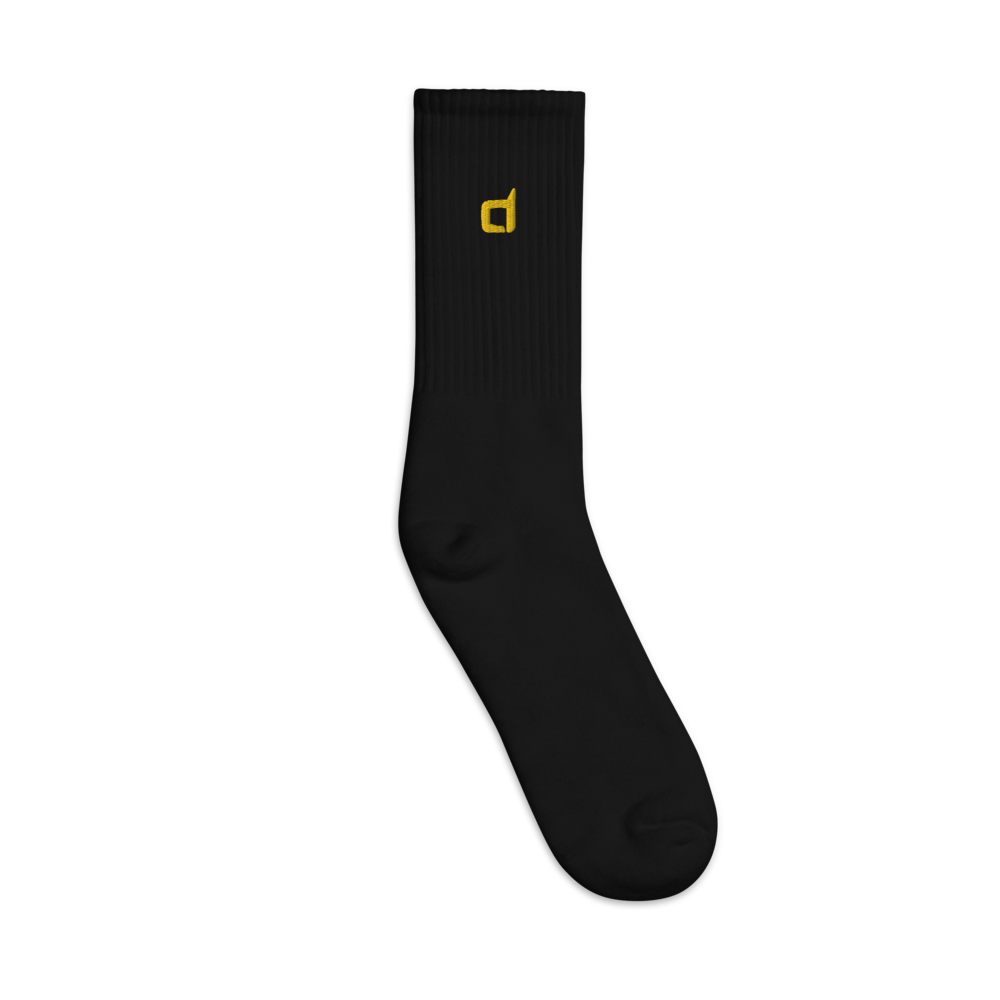 nclude Embroidered Crew Socks